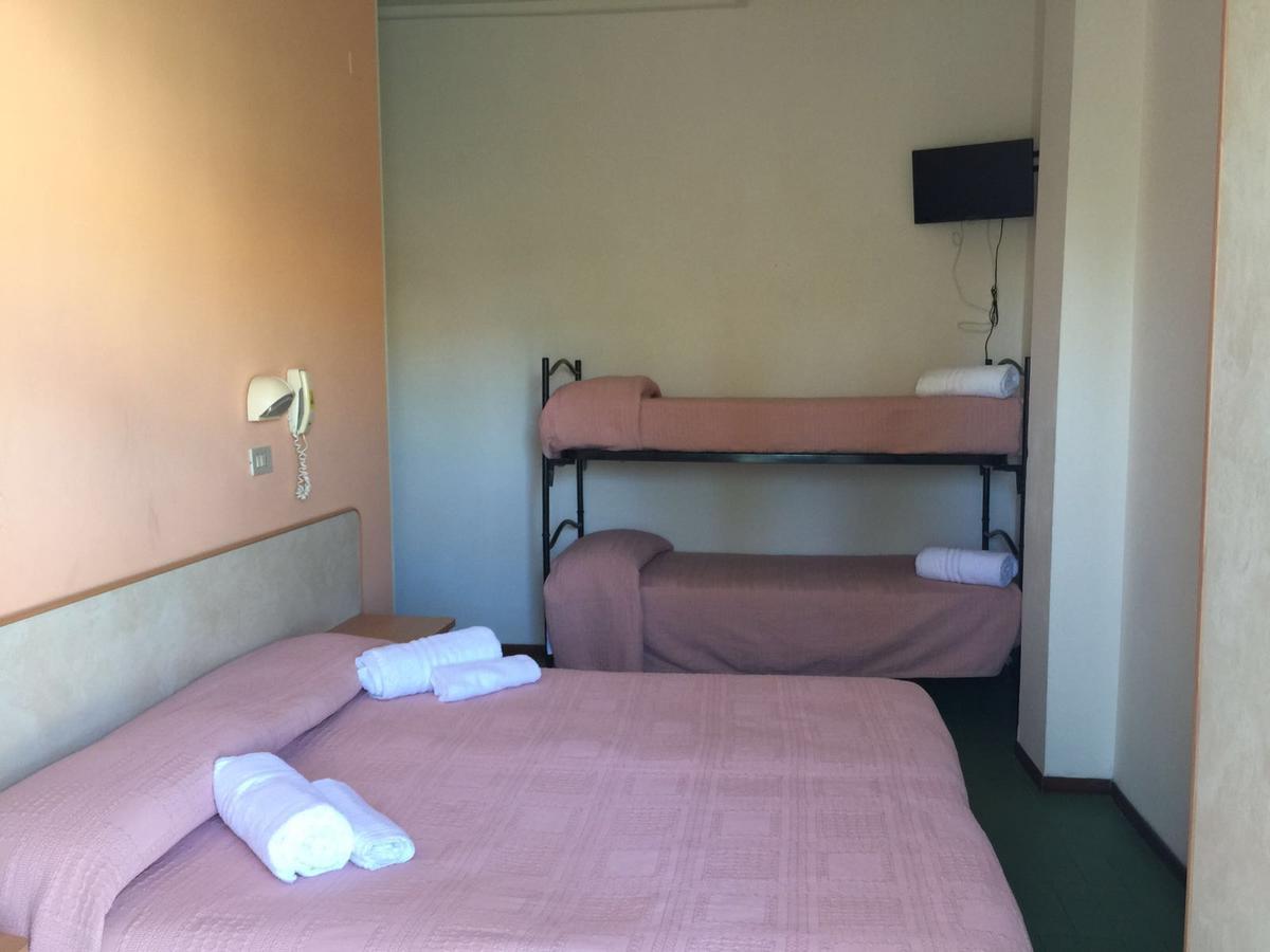 Hotel Bacco Rimini Bagian luar foto