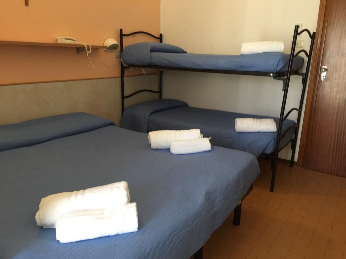 Hotel Bacco Rimini Bagian luar foto