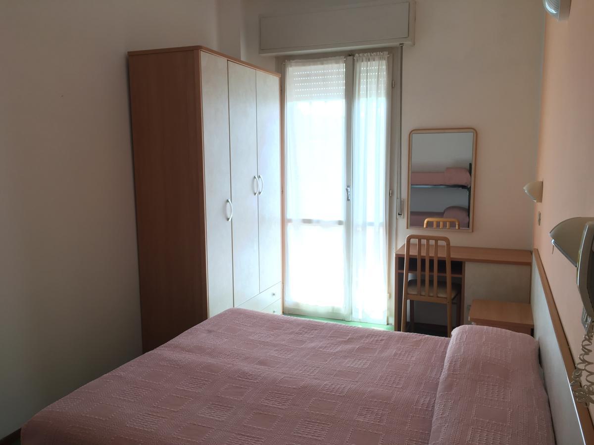 Hotel Bacco Rimini Bagian luar foto