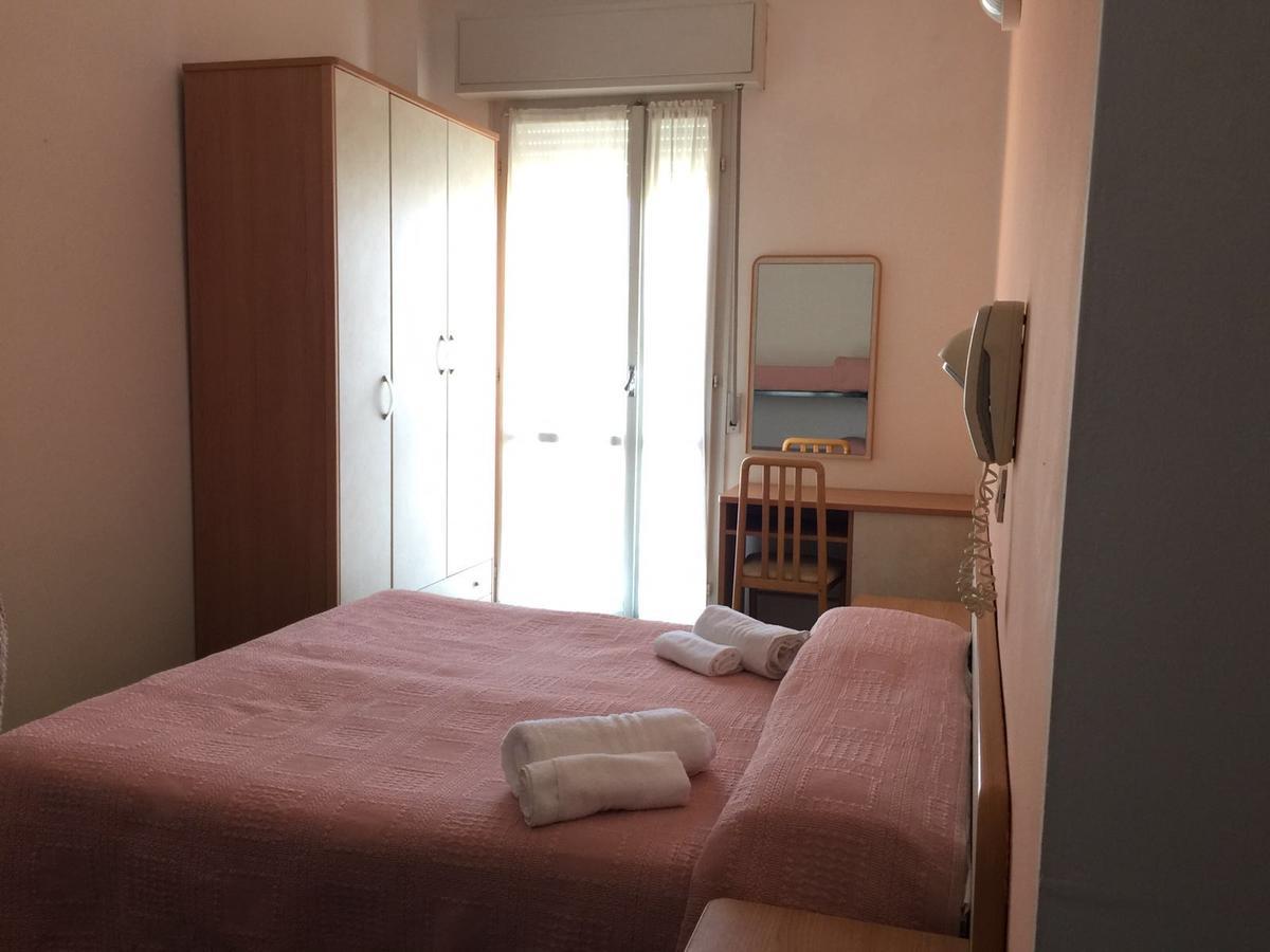 Hotel Bacco Rimini Bagian luar foto