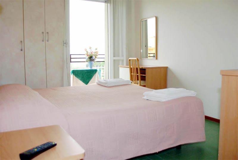 Hotel Bacco Rimini Bagian luar foto
