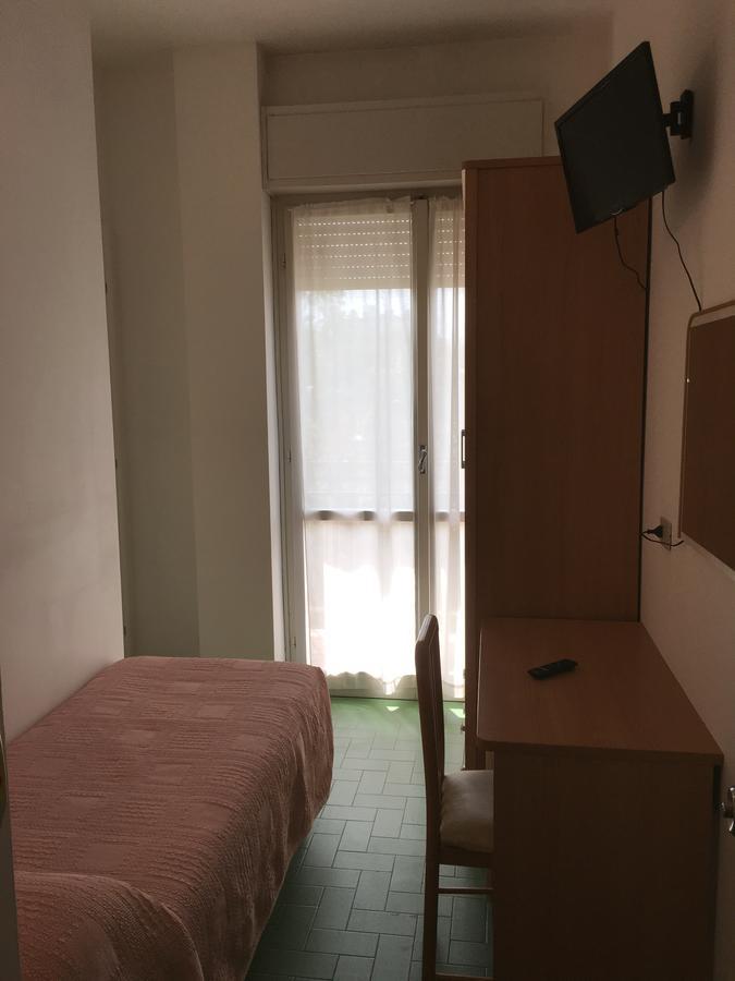 Hotel Bacco Rimini Bagian luar foto